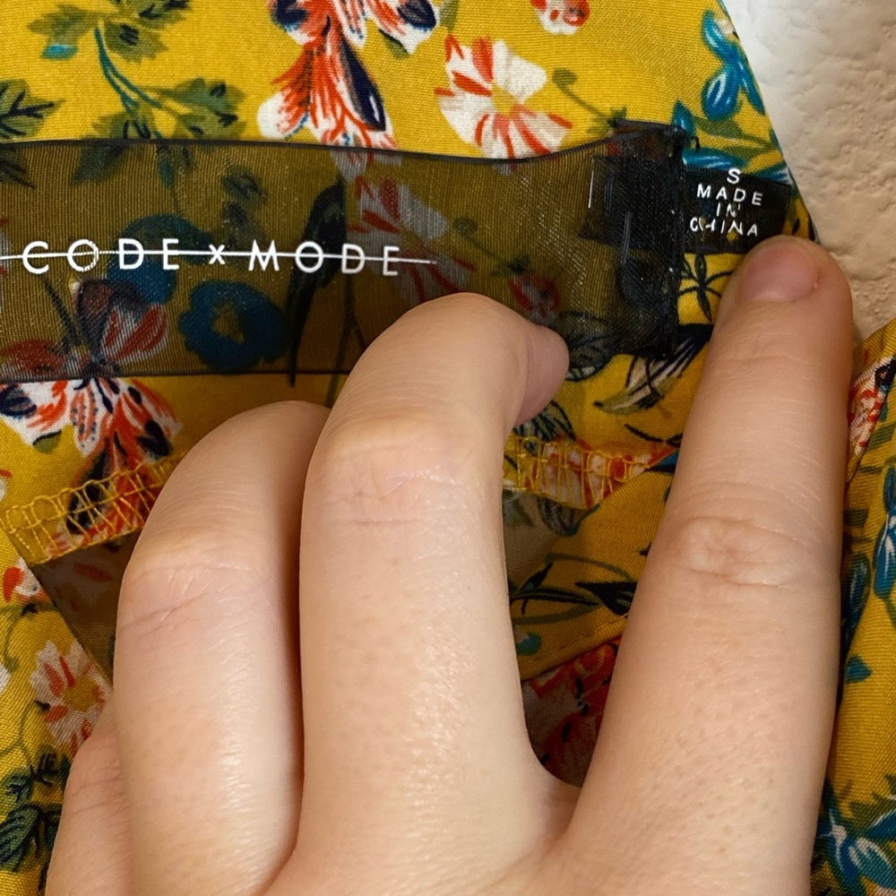 Code x Mode Floral Ruffle V-Neck Tank Top - Picture 6 of 6